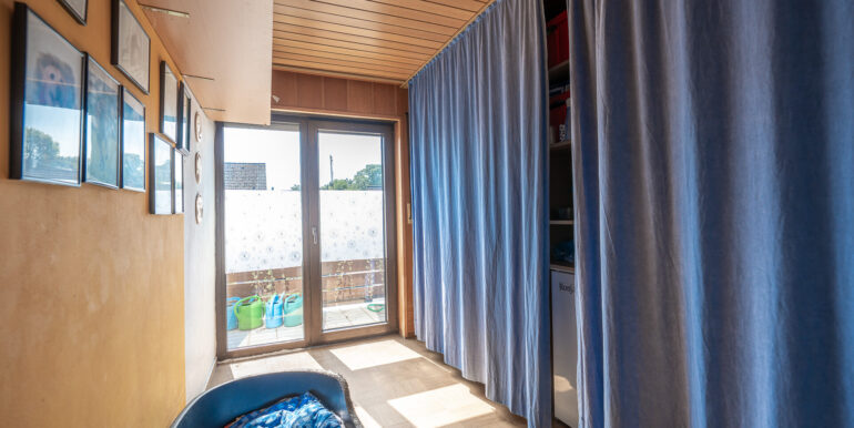 Zimmer mit Zugang Balkon