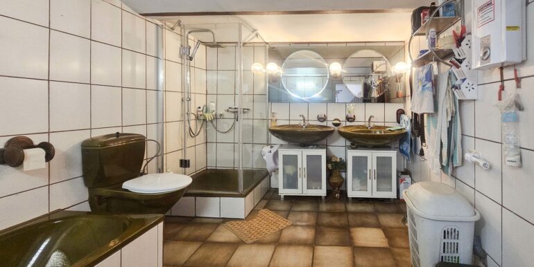 Badezimmer EG