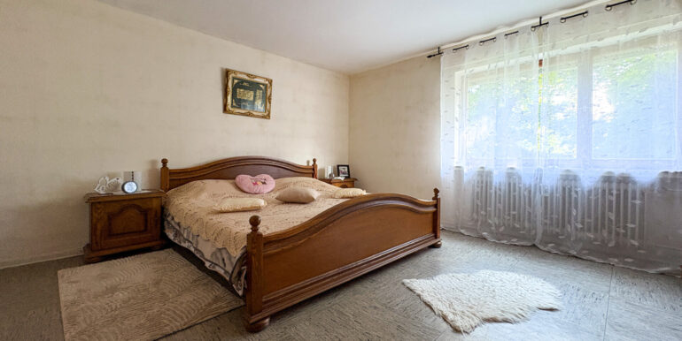 Schlafzimmer (EG)