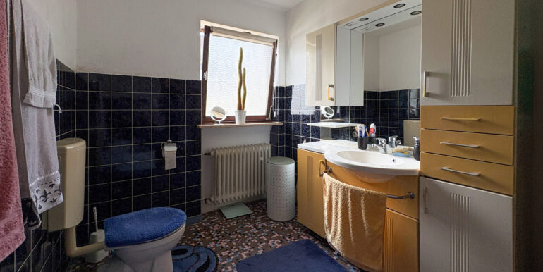 Badezimmer (EG)
