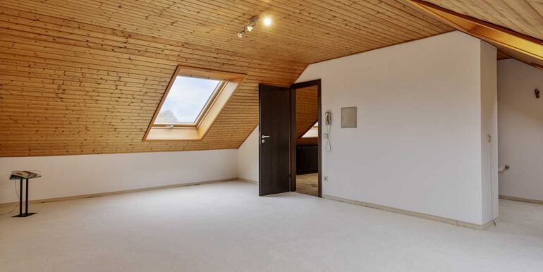 Schlafzimmer (DG)