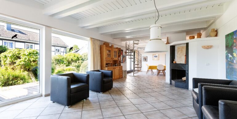 Wohnzimmer mit Kamin