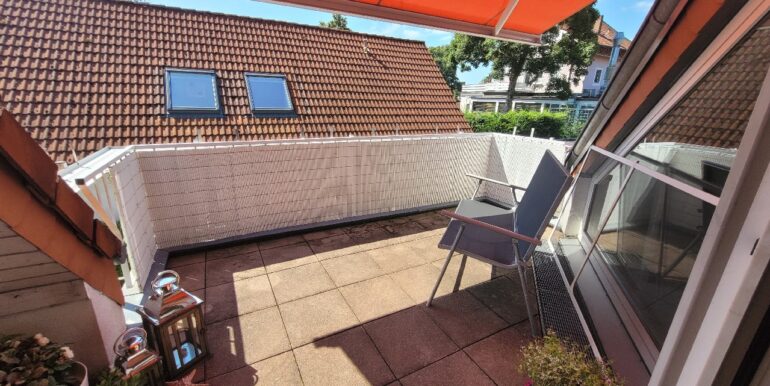 Sonnenbalkon mit Markise