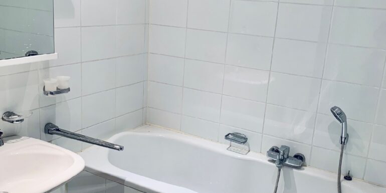 Bad mit Wanne und Dusche
