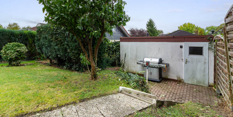 Durch Ihren Garten haben Sie einen dierketen Zugang zu Ihrer Garage.
