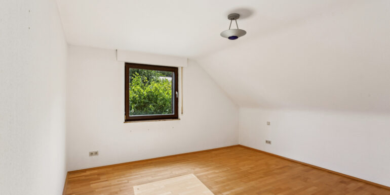 Schlafzimmer DG