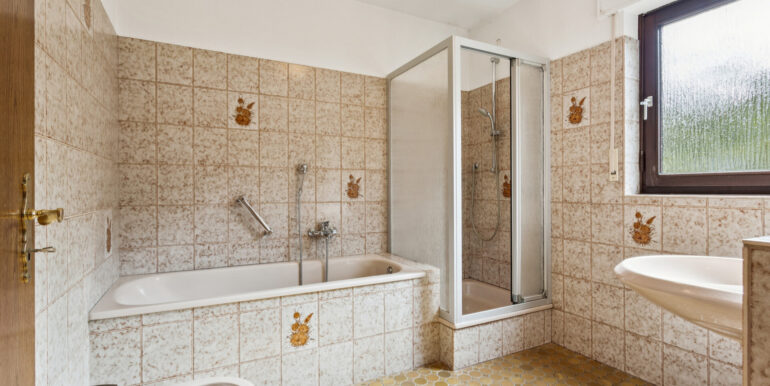 Badezimmer EG