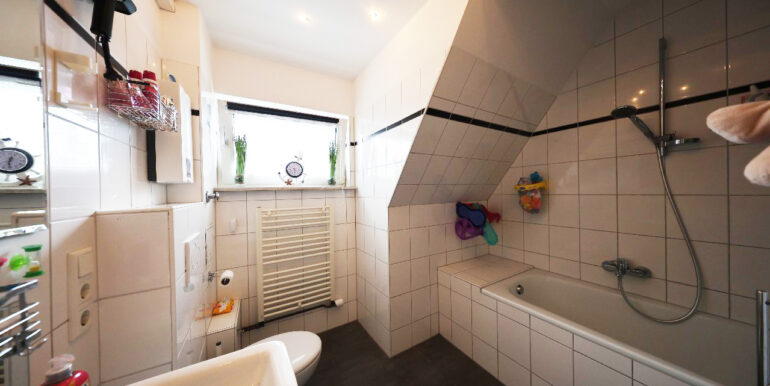 Wannenbad Dachgeschoss
