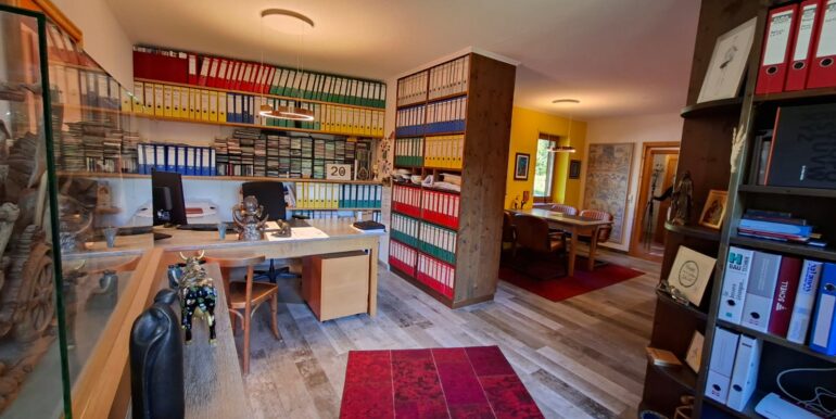 Büro EG
