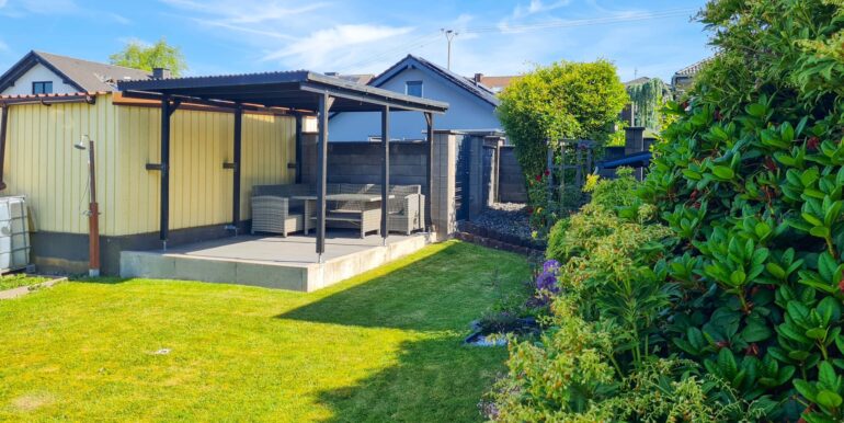 schöne angelegter Garten