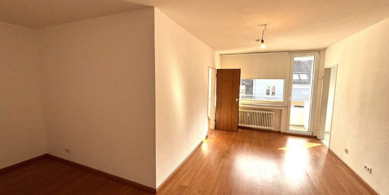 Wohnzimmer mit Balkon