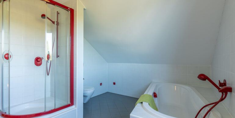 Wanne + Dusche!