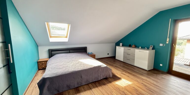 Schlafzimmer DG
