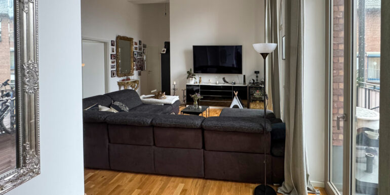 Flur-Blick in den Wohnbereich