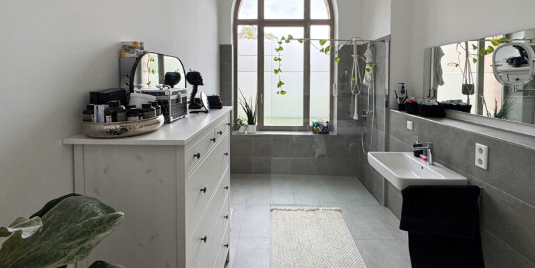 Tageslichtbad mit Dusche