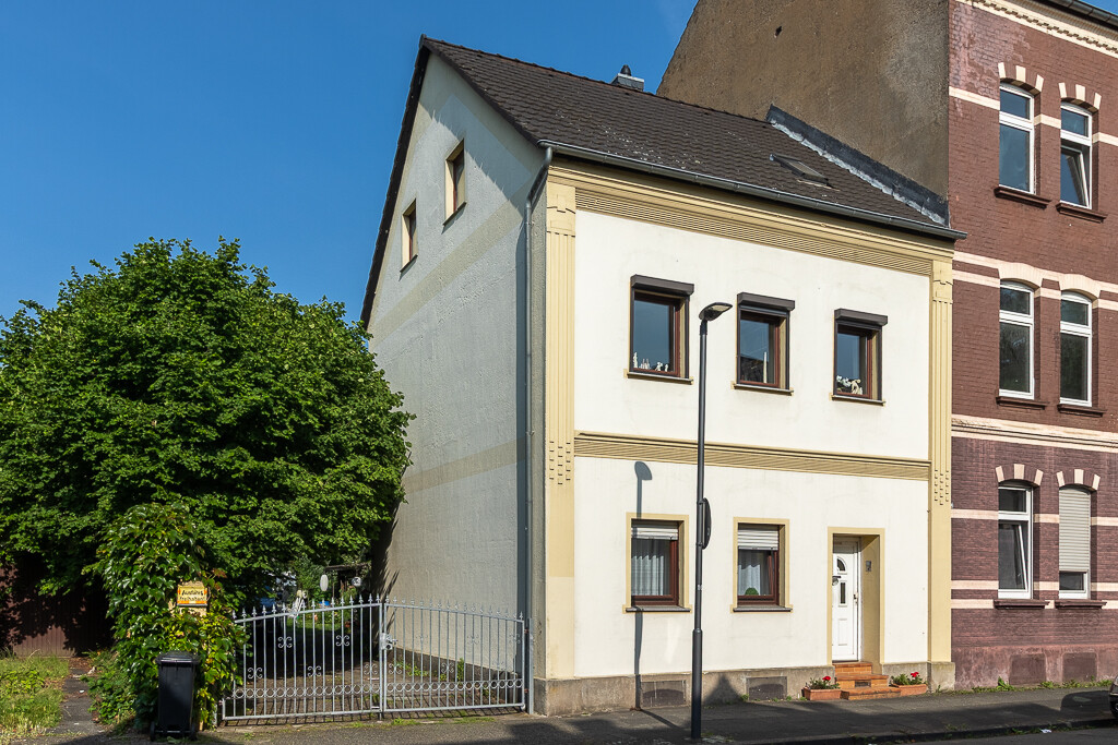 Kapitalanlage und / oder Mehrgenerationenhaus Zweifamilienhaus mit Charme und Potenzial in Leverkusen-Manfort
