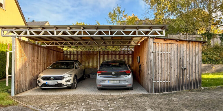 Doppelcarport mit Wallbox und Fahrradschuppen