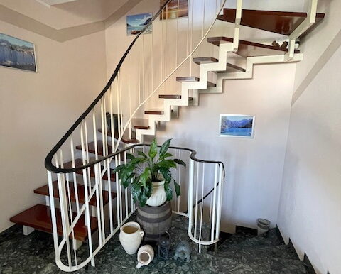 Haushälfte 1 Treppenhaus