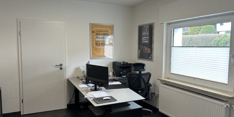 Zimmer EG derzeit Büronutzung