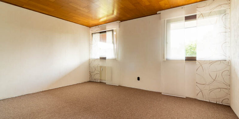 Perfekt für konzentriertes Arbeiten oder erholsamen Schlaf - ruhiges Zimmer mit Blick ins Grüne.