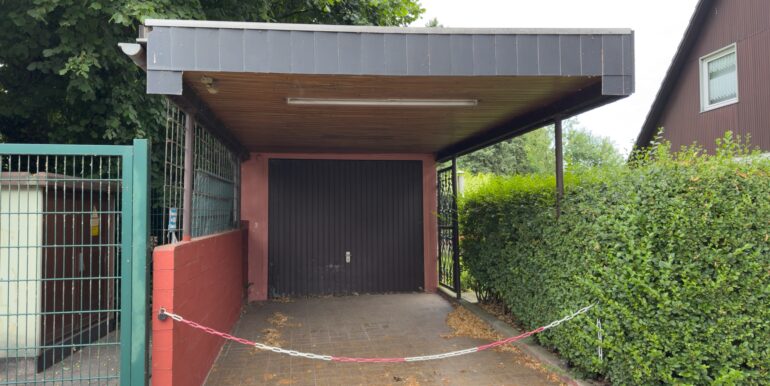 Garage / Carport