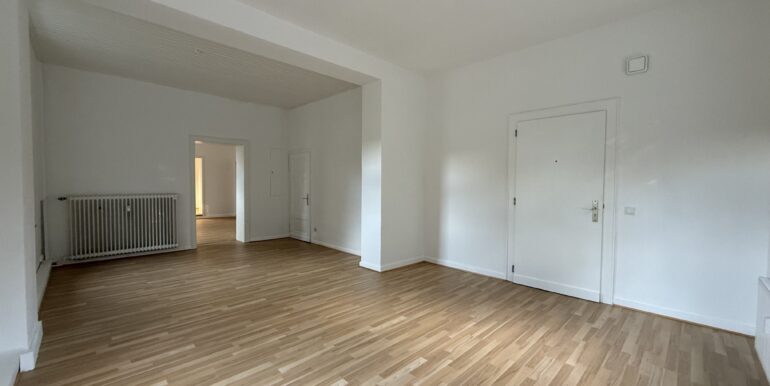 Gewerbe EG links vorne