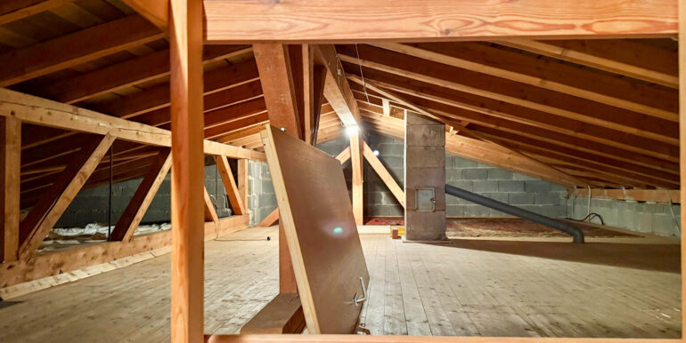 Geräumiger Dachboden