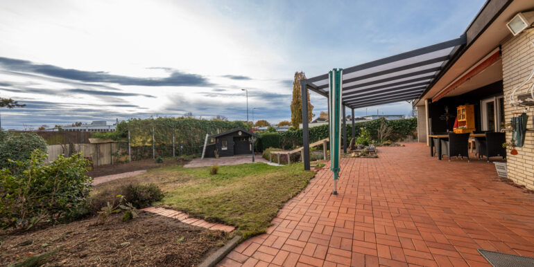 Terrasse mit Blick in den Garten