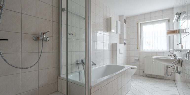 Tageslichtbad mit Dusche