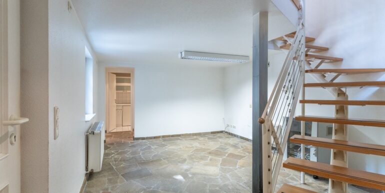 EG mit Bruchsteinboden