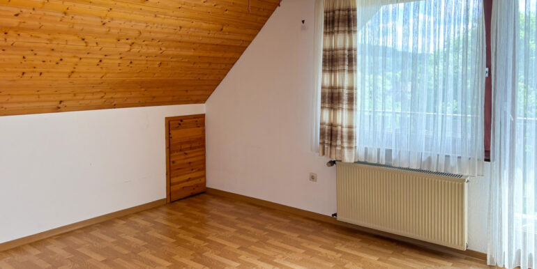 Schlafzimmer DG links