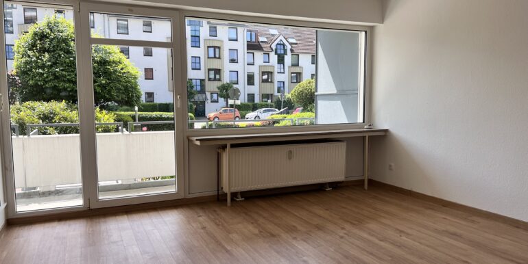 Zimmer mit Zugang zum Balkon