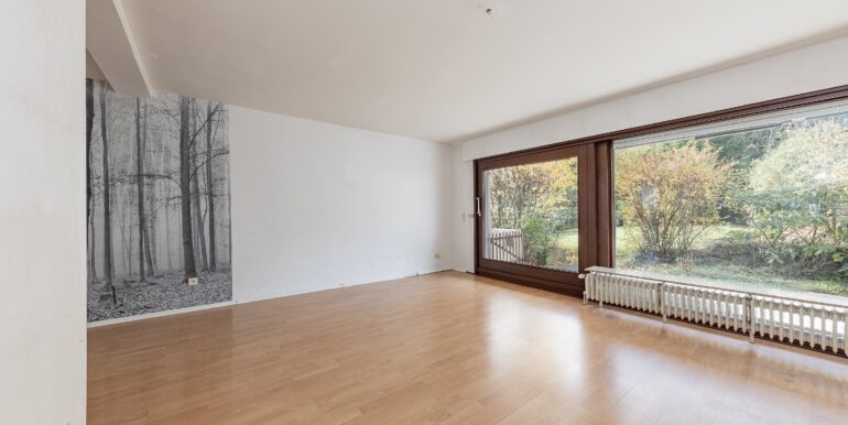 freundliches Wohnzimmer im EG