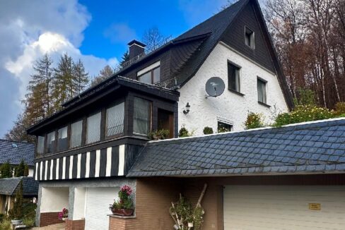 Straßenansicht Sommer