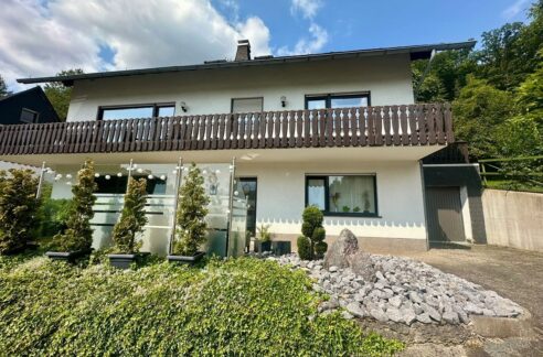 Straßenansicht Sommer