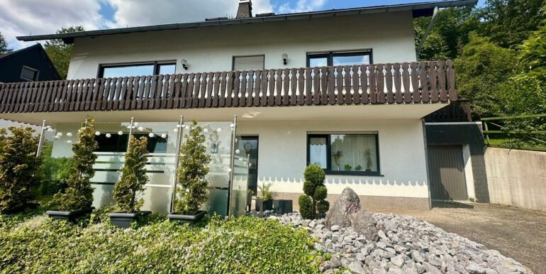 Straßenansicht Sommer