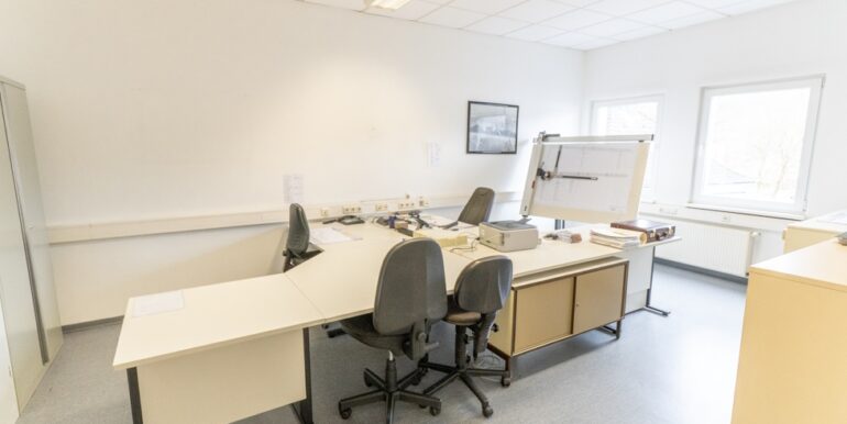 Büro 4 (obere Etage)