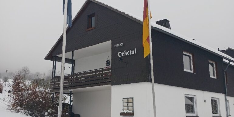 Giebelansicht im Winter