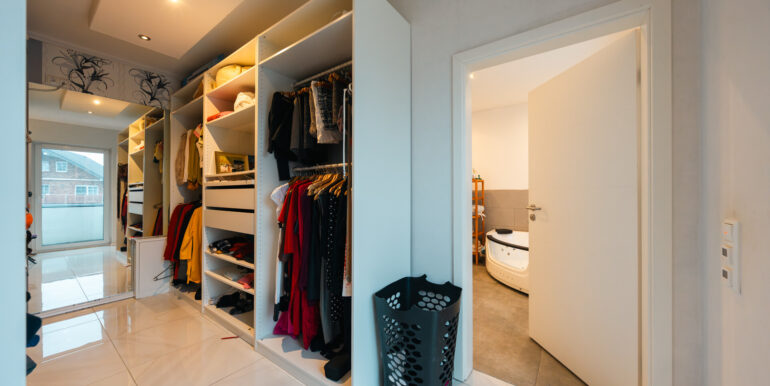 Ankleideniesche Elternschlafzimmer