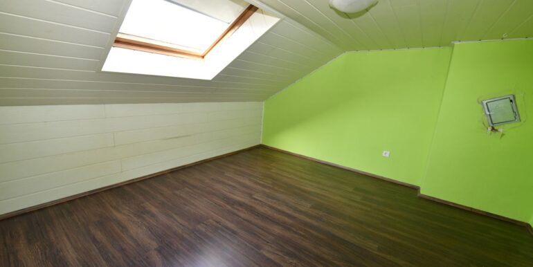 Spitzboden Raum 2