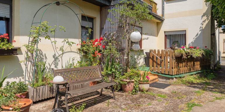 Terrasse / Seiteneingang