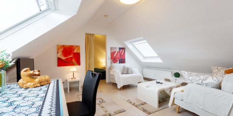 wohnlich ausgebautes Studio im Dachgeschoss