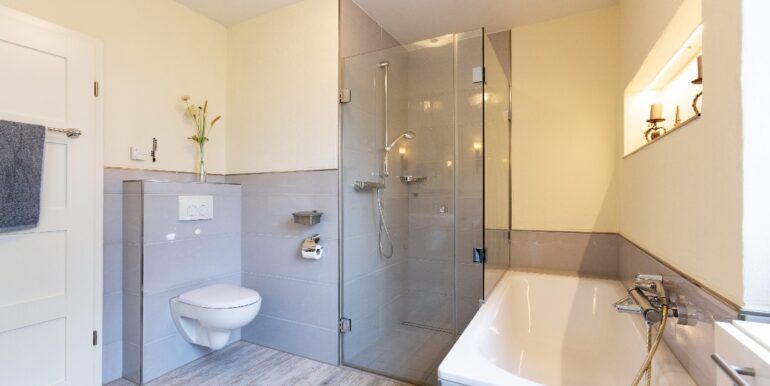 Dusch- und Wannenbad Ansicht 2