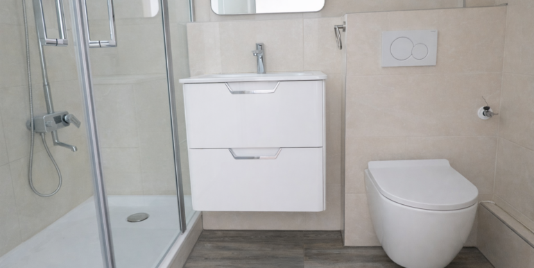 Tlw. modernisierte Duschbäder