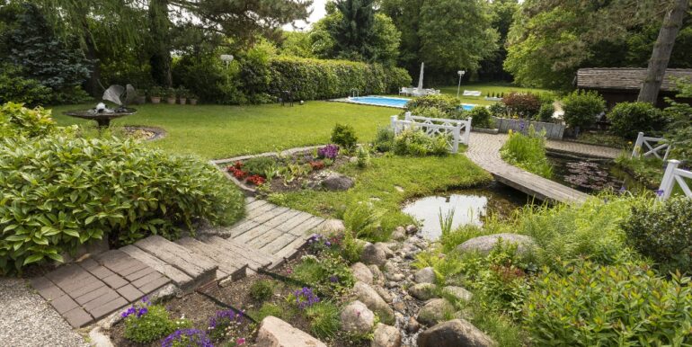 Gärtnerisch angelegtes Grundstück