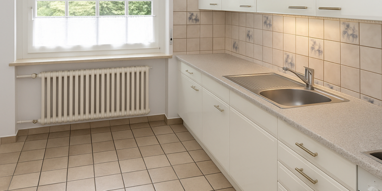 Personalküche im separaten Bereich im EG rechts