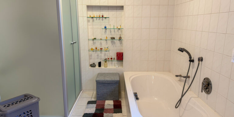 Haus 2 OG Dusch-/Wannenbad