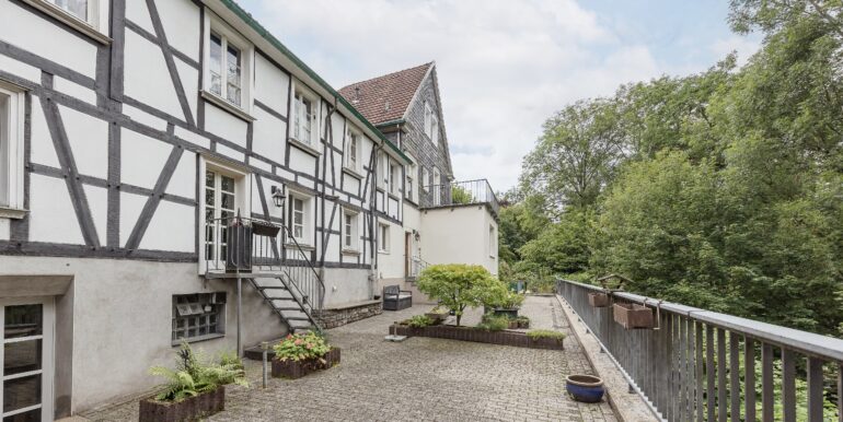 Hoffläche mit grüner Aussicht