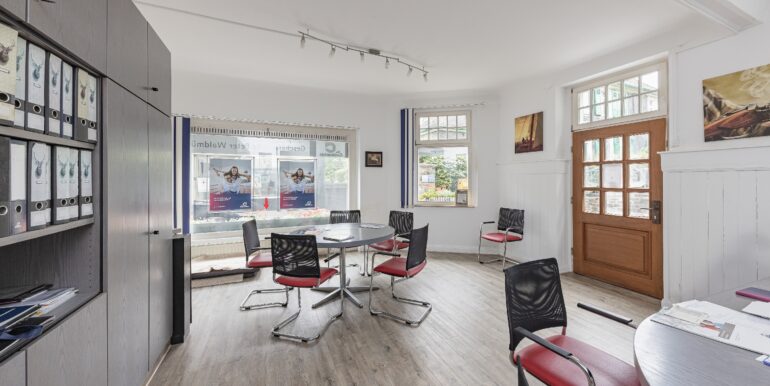 Ladenlokal 1 EG: Verkaufsraum mit Küche und eigenem Keller