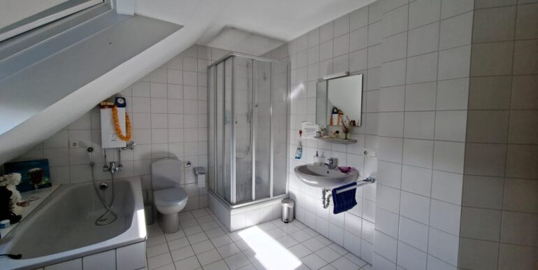 Badezimmer DG